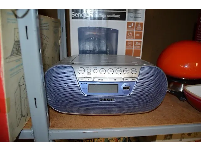 Friteuse quigg 2000w, ventilatorkachel sencys, radio sony, tafellamp, 2 schalen - afbeelding 6 van  7