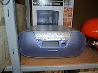 Friteuse quigg 2000w, ventilatorkachel sencys, radio sony, tafellamp, 2 schalen - afbeelding 6 van  7