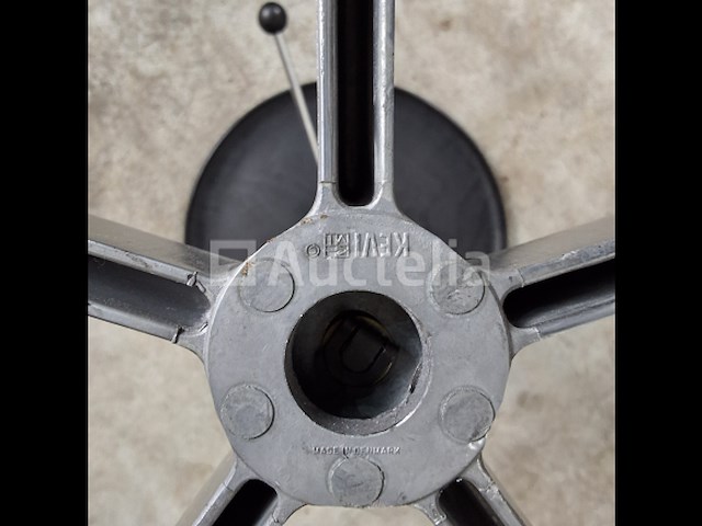 Fritz hansen kevi design kruk by jorgen rasmussen (40-54 cm) - afbeelding 3 van  4