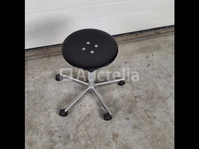 Fritz hansen kevi design kruk by jorgen rasmussen (40-54 cm) - afbeelding 1 van  4