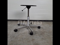 Fritz hansen kevi design kruk by jorgen rasmussen (40-54 cm) - afbeelding 2 van  4