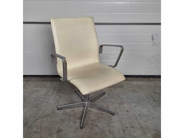 Fritz hansen oxford medium back by arne jacobsen stoel draaibaar - afbeelding 1 van  9