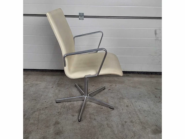 Fritz hansen oxford medium back by arne jacobsen stoel draaibaar - afbeelding 2 van  9
