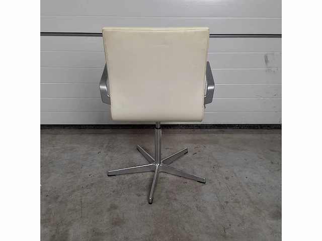 Fritz hansen oxford medium back by arne jacobsen stoel draaibaar - afbeelding 3 van  9