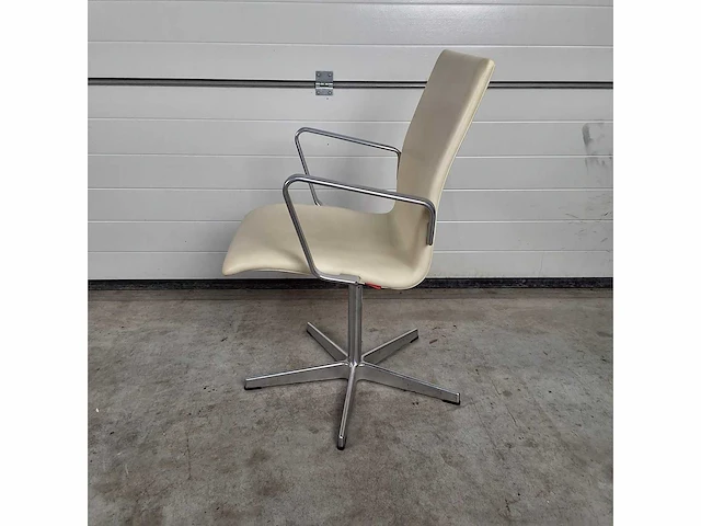 Fritz hansen oxford medium back by arne jacobsen stoel draaibaar - afbeelding 4 van  9