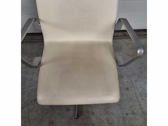 Fritz hansen oxford medium back by arne jacobsen stoel draaibaar - afbeelding 5 van  9