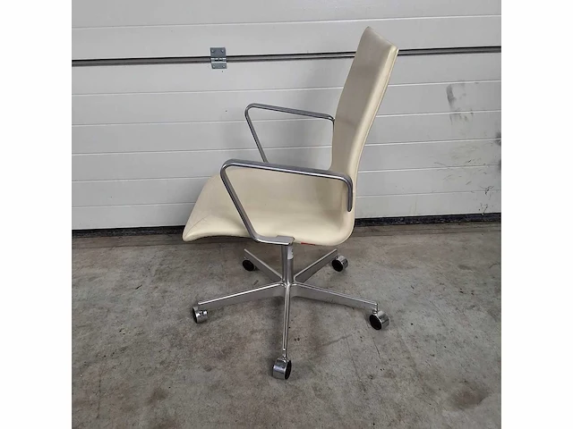 Fritz hansen oxford medium back by arne jacobsen stoel - afbeelding 4 van  8