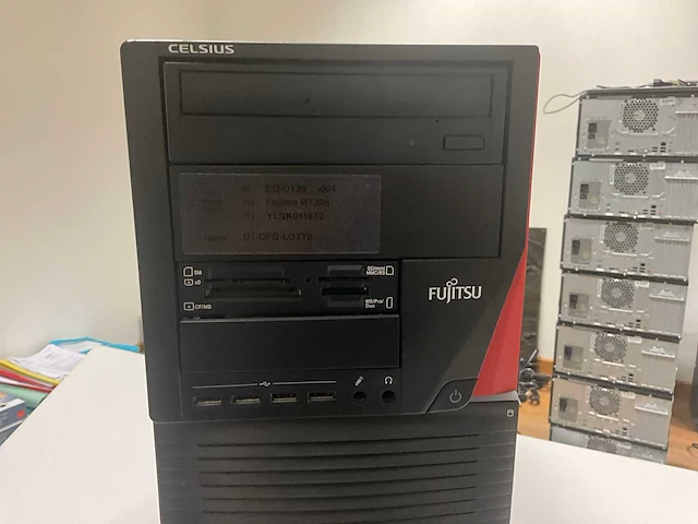Fujitsu celsius m730n desktop - afbeelding 2 van  5