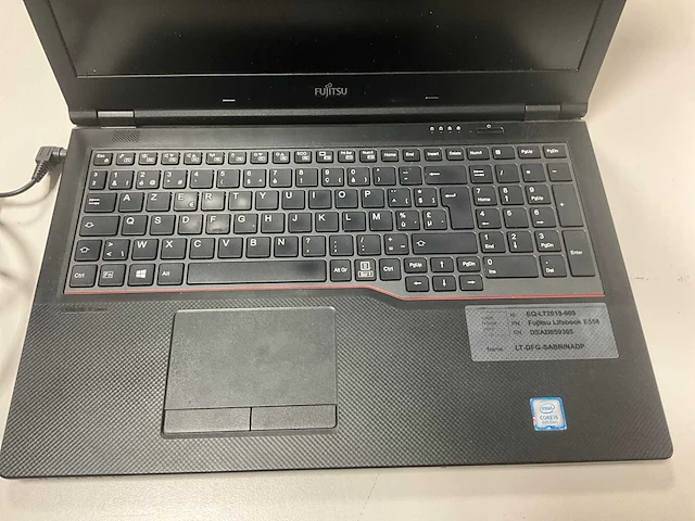 Fujitsu livebook e558 me15a laptop - afbeelding 2 van  3