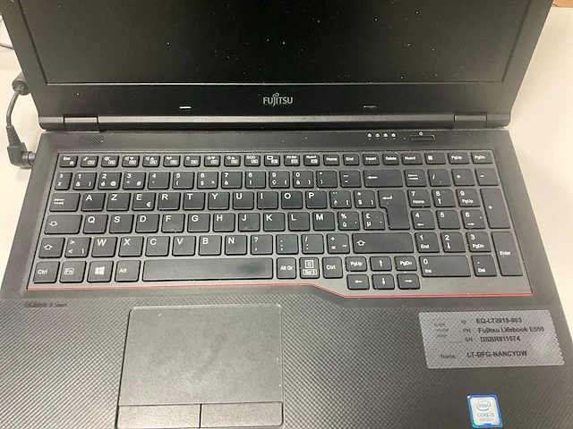 Fujitsu livebook e558 me15b laptop - afbeelding 2 van  4