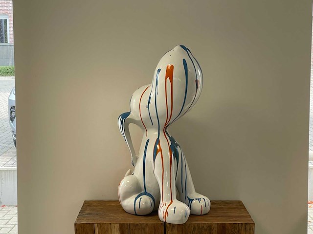 Funny dog hoofd omhoog wit trash h83cm - afbeelding 2 van  2