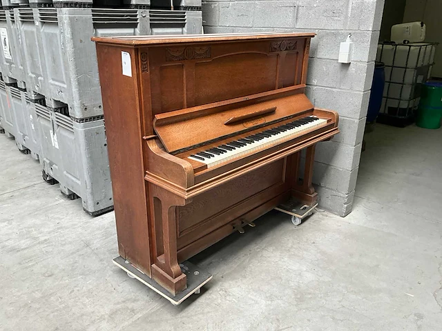 G. geniets antieke piano - afbeelding 1 van  7