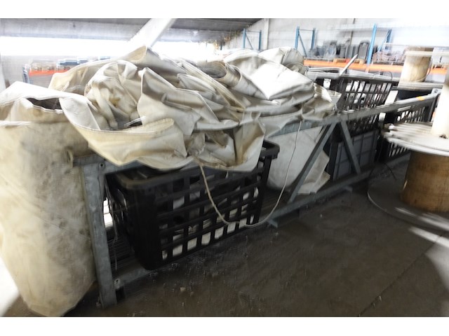 Galva hijsbak met inhoud - afbeelding 2 van  2