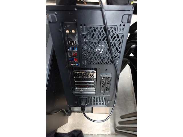 Gaming computer "fractal" - afbeelding 3 van  7