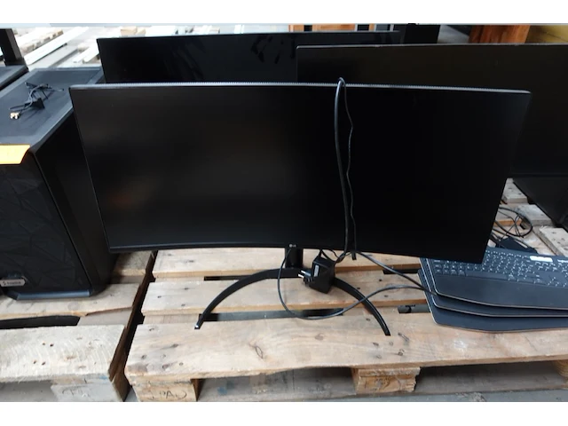 Gaming computer "fractal" - afbeelding 5 van  7