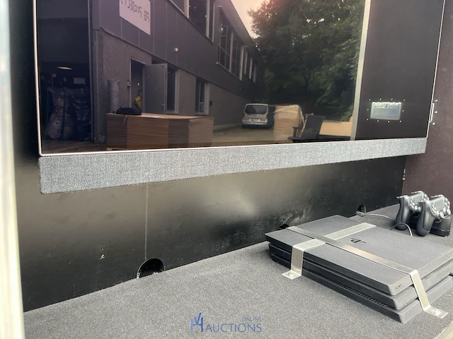 Gaming-flightcase met ps4 - afbeelding 8 van  13