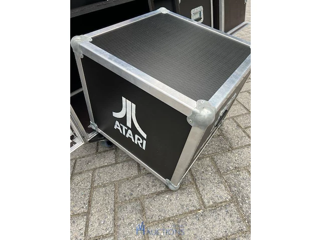 Gaming-flightcase met ps4 - afbeelding 11 van  13