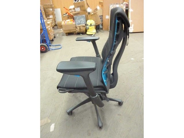 Gaming lamp - belichamen - logitech g x herman miller - afbeelding 4 van  17