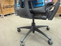 Gaming lamp - belichamen - logitech g x herman miller - afbeelding 6 van  17