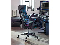 Gaming lamp - belichamen - logitech g x herman miller - afbeelding 12 van  17