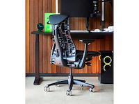 Gaming lamp - belichamen - logitech g x herman miller - afbeelding 16 van  17