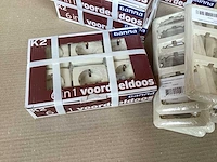 Gamma wandcontactdoos met randaarde + afdekraam (54x) - afbeelding 2 van  4