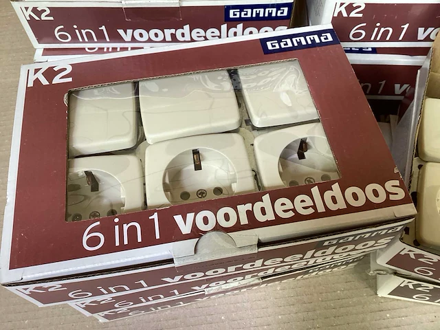 Gamma wandcontactdoos met randaarde en wisselschakelaar (90x) - afbeelding 2 van  4