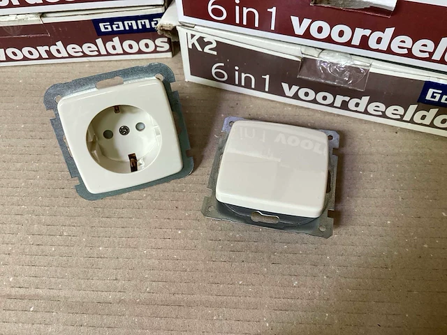 Gamma wandcontactdoos met randaarde en wisselschakelaar (90x) - afbeelding 4 van  4
