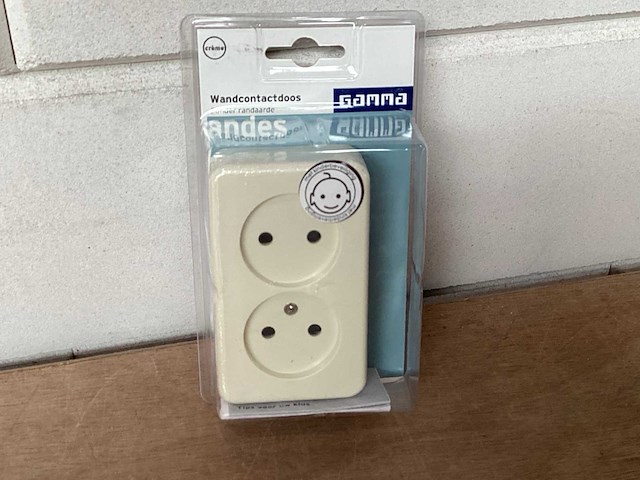 Gamma wandcontactdoos opbouw, creme (96x) - afbeelding 1 van  3