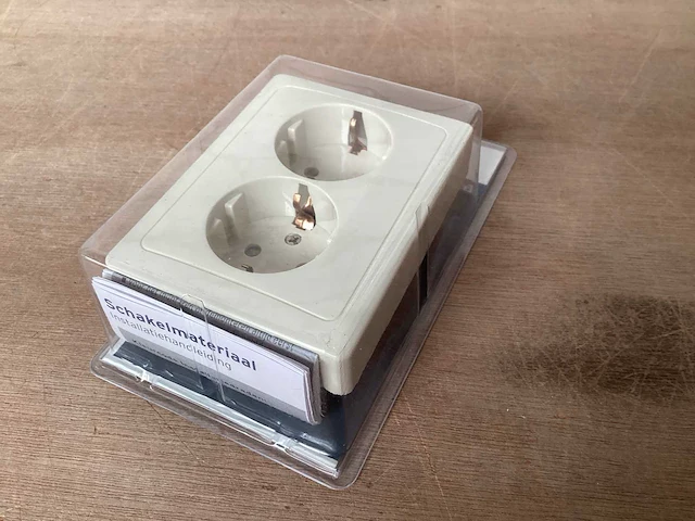 Gamma wandcontactdoos randaarde dubbel, inbouw (81x) - afbeelding 3 van  4