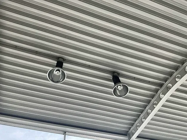 Garage inventaris, 8 gasontladingslampen - afbeelding 1 van  3