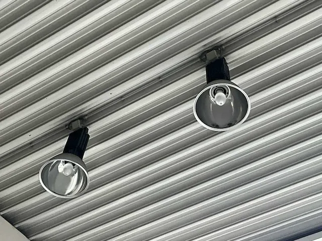 Garage inventaris, 8 gasontladingslampen - afbeelding 2 van  3