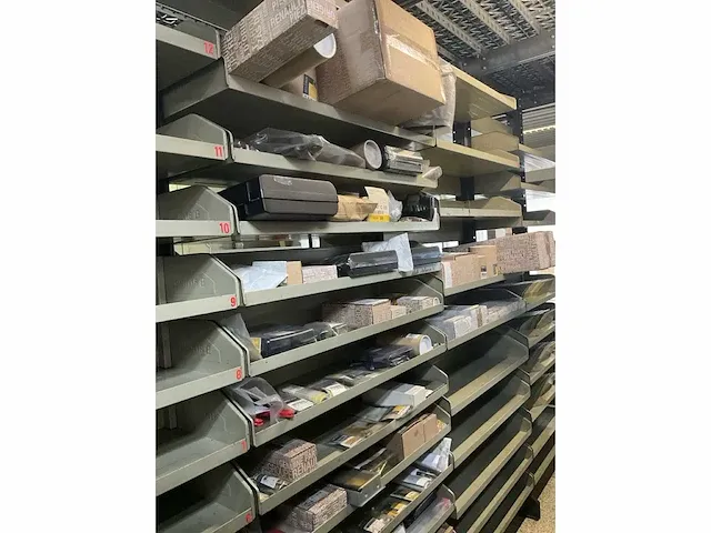 Garage inventaris, dotatiegereedsvhap renault - afbeelding 1 van  7