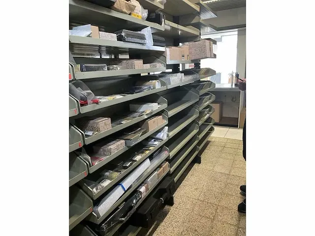 Garage inventaris, dotatiegereedsvhap renault - afbeelding 2 van  7