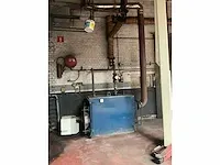 Garage inventaris, industriële verwarmingsketel siroc etalbo, brander elco klockner, 3 thermoblokken wanson met ventilatoren. - afbeelding 1 van  7