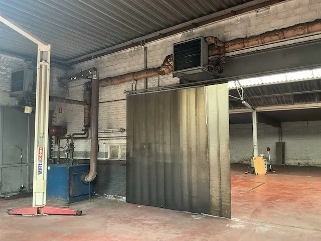Garage inventaris, industriële verwarmingsketel siroc etalbo, brander elco klockner, 3 thermoblokken wanson met ventilatoren. - afbeelding 4 van  7