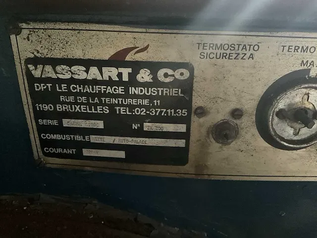 Garage inventaris, industriële verwarmingsketel siroc etalbo, brander elco klockner, 3 thermoblokken wanson met ventilatoren. - afbeelding 6 van  7