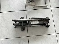 Garage inventaris, kriek, schuurmachine,ruitsnijmachine, controleapparaat voor airbag, controleapparaat voor automatische versnellingsbak, collectie klemgereedschappen - afbeelding 1 van  14