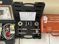 Garage inventaris, kriek, schuurmachine,ruitsnijmachine, controleapparaat voor airbag, controleapparaat voor automatische versnellingsbak, collectie klemgereedschappen - afbeelding 7 van  14