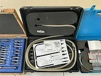 Garage inventaris, kriek, schuurmachine,ruitsnijmachine, controleapparaat voor airbag, controleapparaat voor automatische versnellingsbak, collectie klemgereedschappen - afbeelding 10 van  14