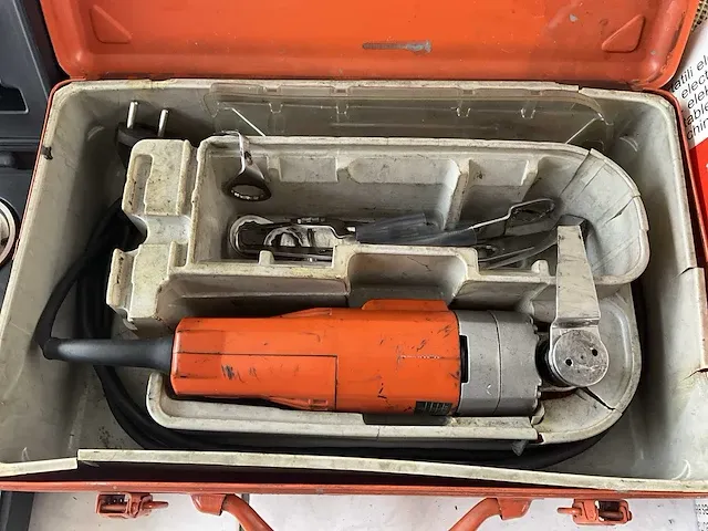 Garage inventaris, kriek, schuurmachine,ruitsnijmachine, controleapparaat voor airbag, controleapparaat voor automatische versnellingsbak, collectie klemgereedschappen - afbeelding 12 van  14