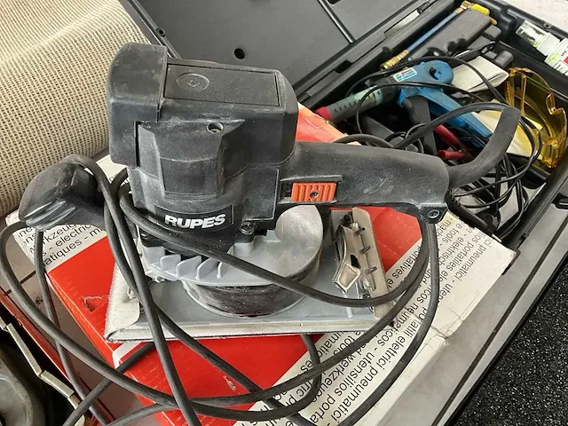 Garage inventaris, kriek, schuurmachine,ruitsnijmachine, controleapparaat voor airbag, controleapparaat voor automatische versnellingsbak, collectie klemgereedschappen - afbeelding 13 van  14