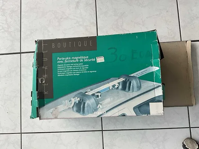Garage inventaris, magnetische skidrager, dvd-cd speler, fietsdrager 3 fietsen - afbeelding 1 van  3