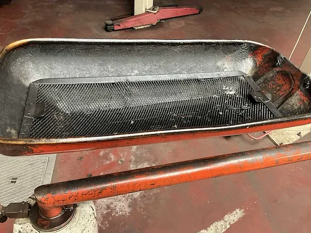 Garage inventaris, olieopvanginstallatie - afbeelding 2 van  2