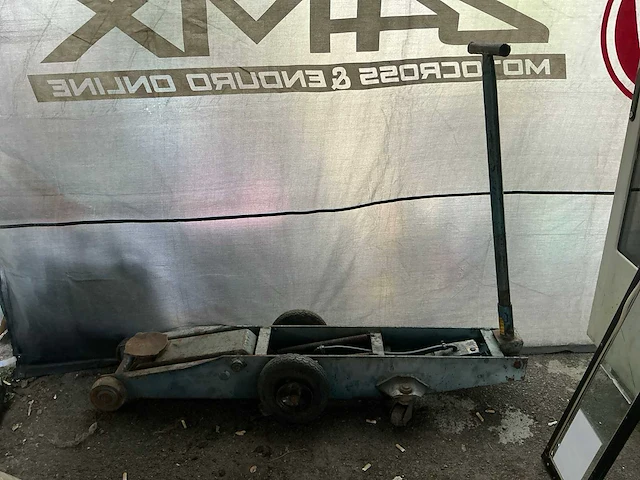 Garage krik - afbeelding 1 van  2