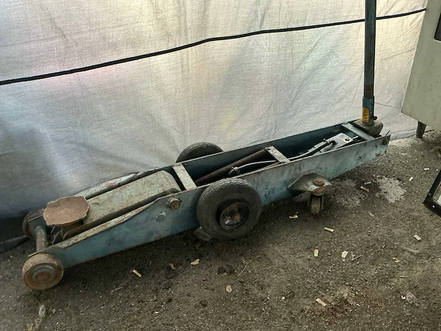 Garage krik - afbeelding 2 van  2