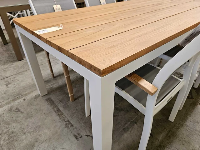Garden prestige alu tuintafel cleopatra wit - teak blad 220 x 100cm - afbeelding 3 van  4