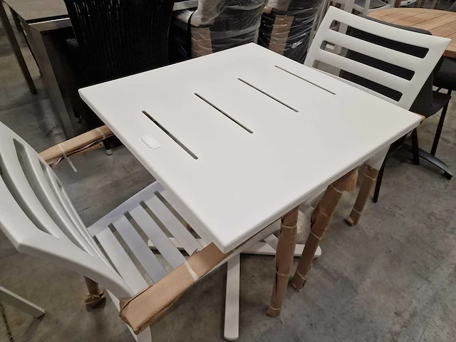 Garden prestige alu tuintafel horeca suisse 70x70cm wit - afbeelding 1 van  5