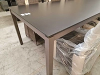 Garden prestige alu tuintafel juma taupe 220 x 100cm met hpl zwart - afbeelding 3 van  4