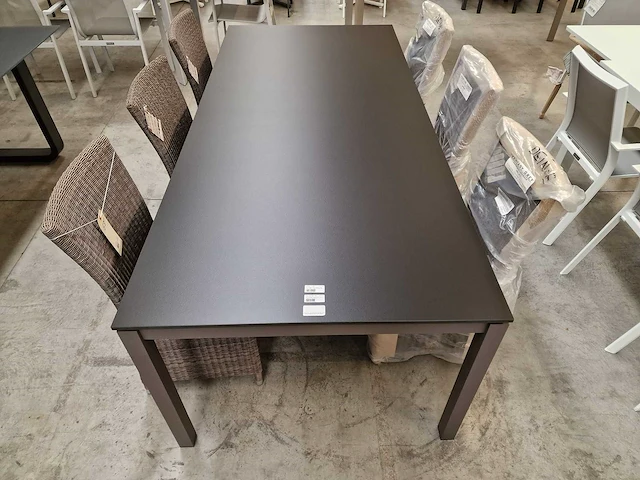 Garden prestige alu tuintafel juma taupe 220 x 100cm met hpl zwart - afbeelding 4 van  4